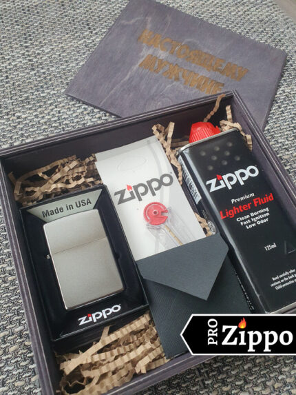 Подарочный набор Zippo “Настоящему мужчине” Зажигалка Zippo №205,Топливо, Фитиль, Кремний в коробке